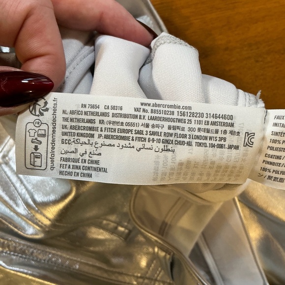 Abercrombie & Fitch Curve Love The ’90s Straight Ultra High Rise Metallic Pants - Picture 12 of 13